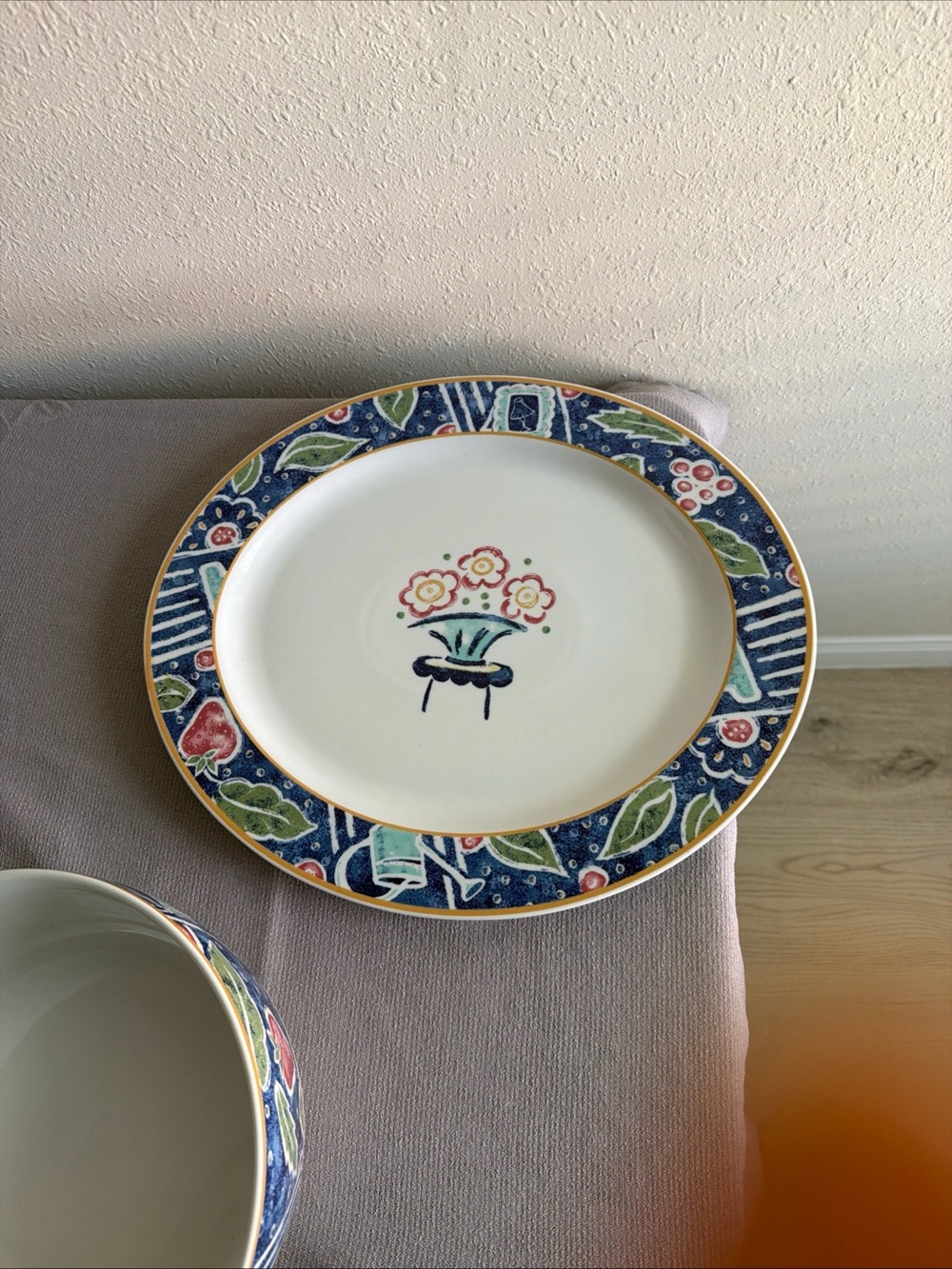 Pfaltzgraff Navy Floral Border Dinner Plate with Gold Trim